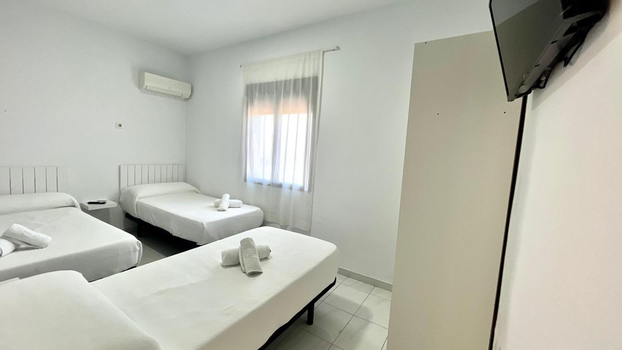 Hostal Carlos III Aldea Quintana Exterior photo
