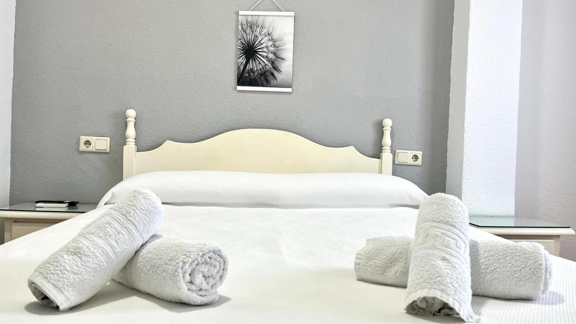 Hostal Carlos III Aldea Quintana Exterior photo